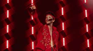 Bruno Mars reforça conexão com fãs latinos e lança versão em espanhol de "Risk It All"