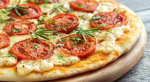 Receita de massa de pizza de liquidificador fica pronta em minutos