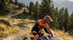 KTM Freeride E 2027 estreia com sistema de bateria removível no mercado global