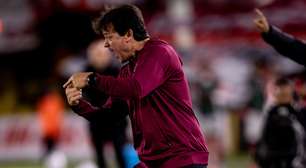 Técnico do Corinthians comenta a atuação de André e fala sobre impacto da altitude nos volantes
