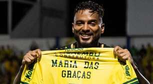 Reinaldo se emociona após homenagear mãe em vitória do Mirassol