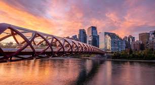 Com 1.770 metros de extensão e um vão central de 128 metros, a Peace Bridge sobre o Rio Niágara conecta o Canadá aos Estados Unidos