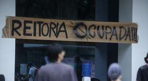 Manifestantes decidem manter ocupação do prédio da reitoria da USP