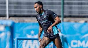 Olympique de Marselha afasta Aubameyang por atingir colega com extintor