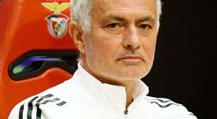 Real Madrid vive impasse: Mourinho é o preferido de Perez e Riquelme prefere outro técnico sem revelar nome