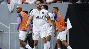 Arthur Cabral avalia como "justo" empate do Botafogo com Atlético