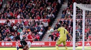 Anderson marca no fim, e Nottingham garante empate contra o Newcastle