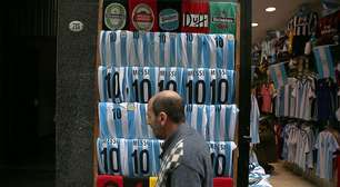 Por que roupas estão tão caras na Argentina e governo Milei estimula compras fora do país
