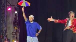 Com direito a dança, Neymar aproveita folga de sexta e vai ao circo