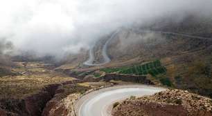A estrada argentina serpenteia os Andes a 4.170 metros de altitude; com suas curvas fechadas, o Lipán desafia a habilidade de motoristas