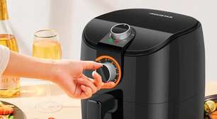 O truque do copo de água na airfryer para soltar a gordura e limpar é um dos melhores que me ensinaram