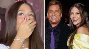 Neta de Leonardo dá risada ao ganhar Bíblia de presente e é detonada: 'Debochando'