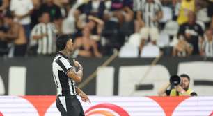 Depois de Alexander Barboza, Botafogo pode 'perder' outro zagueiro para grande rival brasileiro