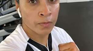 Rainha Marta envia presente especial para atleta do Vasco Feminino; veja