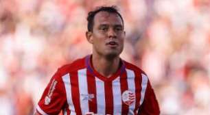 Capitão, artilheiro e ídolo, Vinícius confirma protagonismo no Náutico dentro da Série B