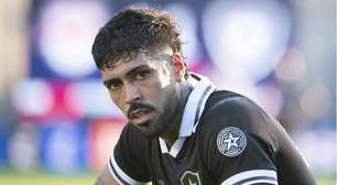 Após perder Alexander Barboza, Botafogo pode tirar zagueiro do Atlético-MG; entenda