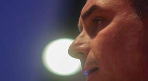 Flávio Bolsonaro: O que senador disse ao ser questionado sobre financiamento de Vorcaro