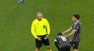 Árbitro de Corinthians x São Paulo relata três objetos no gramado