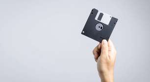 Bilhões de CDs da AOL mudaram a internet: a maior campanha de amostragem da história e seus impactos culturais e ambientais globais