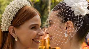 Casamento duplo de 'Três Graças' não foi fácil; figurinista da Globo expõe maior dificuldade sobre os vestidos de noiva de Lorena, Juquinha e Viviane