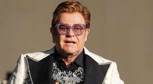 "Se eu não fizer música, estou morto": Elton John detalha novo disco gravado após infecção ocular