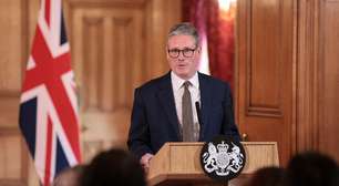 Aumenta a pressão sobre premiê britânico para que renuncie