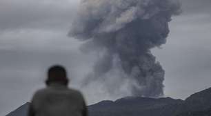 'Estou dilacerado': o relato do guia em vulcão que entrou em erupção e matou 3 na Indonésia