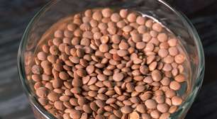 Não jogue fora a água de molho das leguminosas (feijões ou lentilhas), pois ela é um tesouro para as plantas