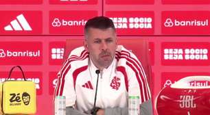 "Temos que estar mais ligados": Pezzolano faz alerta após avanço do Inter e destaca dupla colorada