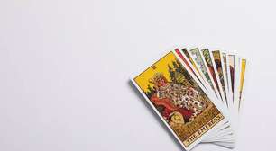 Como aprender a ler Tarot do zero: guia completo para iniciantes