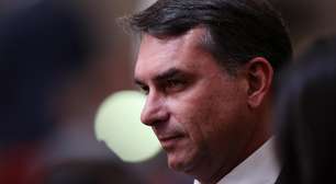 Vorcaro, rachadinha e milícia: os fantasmas que rondam a campanha 'moderada' de Flávio Bolsonaro