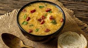 Para aquecer sua noite: caldo de mandioca com frango desfiado