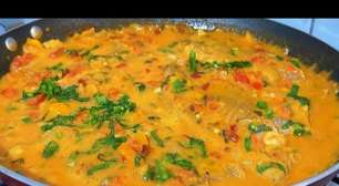 Peixe ao molho: um filé de peixe ensopado com leite de coco que fica com um sabor maravilhoso