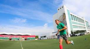 Castillo, do Fluminense, treina com proteção especial por corte na perna