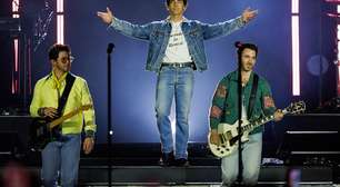 Jonas Brothers em SP: Joe Jonas usa jaqueta escrita "O HEXA VEM"
