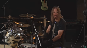 Aula: baterista do Megadeth toca Raimundos após ouvir pela primeira vez