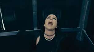 Com Amy Lee em queda, Evanescence lança clipe de "Who Will You Follow"