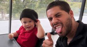 Zé Felipe encanta em cliques com os filhos em Goiânia e web reage: 'Família linda'
