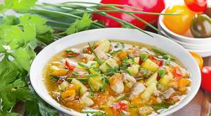Sopa de legumes cremosa é a aposta certeira para aquecer no frio