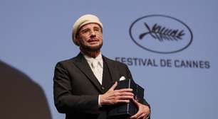 John Travolta é pego de surpresa por prêmio em Cannes antes de estrear como diretor