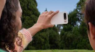 Novo realme 16 5G chega dia 20 com barra de câmera traseira