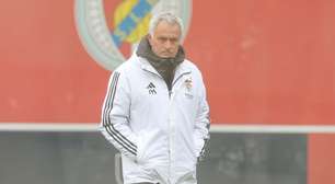 Mourinho faz mistério sobre Real Madrid e permanência no Benfica