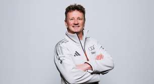 F1: McNish fala sobre paixão por corridas: "É o que me faz levantar da cama"