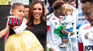 Mavie de Branca de Neve e Mel com camisa 'papai': filhas de Neymar e Bruna Biancardi roubam a cena com looks fofíssimos em jogo do Santos