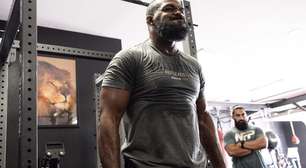 Jon Jones volta a falar em luta contra Ngannou, mas vê UFC como 'empecilho'