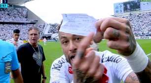 Neymar é substituído 'sem querer' contra o Coritiba e protagoniza um dos momentos mais inusitados do futebol brasileiro