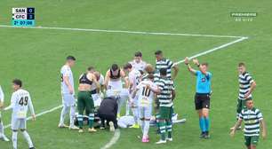 Luan Peres, do Santos, deixa gramado de ambulância após levar bolada
