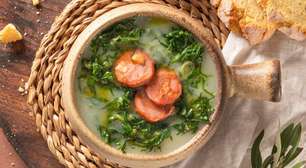 Caldo verde tradicional: espante o frio com uma receita cremosa e saborosa
