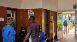 Profissionais de saúde buscam responder a surto de Ebola que se espalha rapidamente no Congo