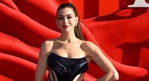 Só 30 minutos ao dia: esse treino de Anne Hathaway, aos 43 anos, foi a peça-chave para sua transformação em 'O Diabo Veste Prada 2'. 'Com foco na postura e na força'